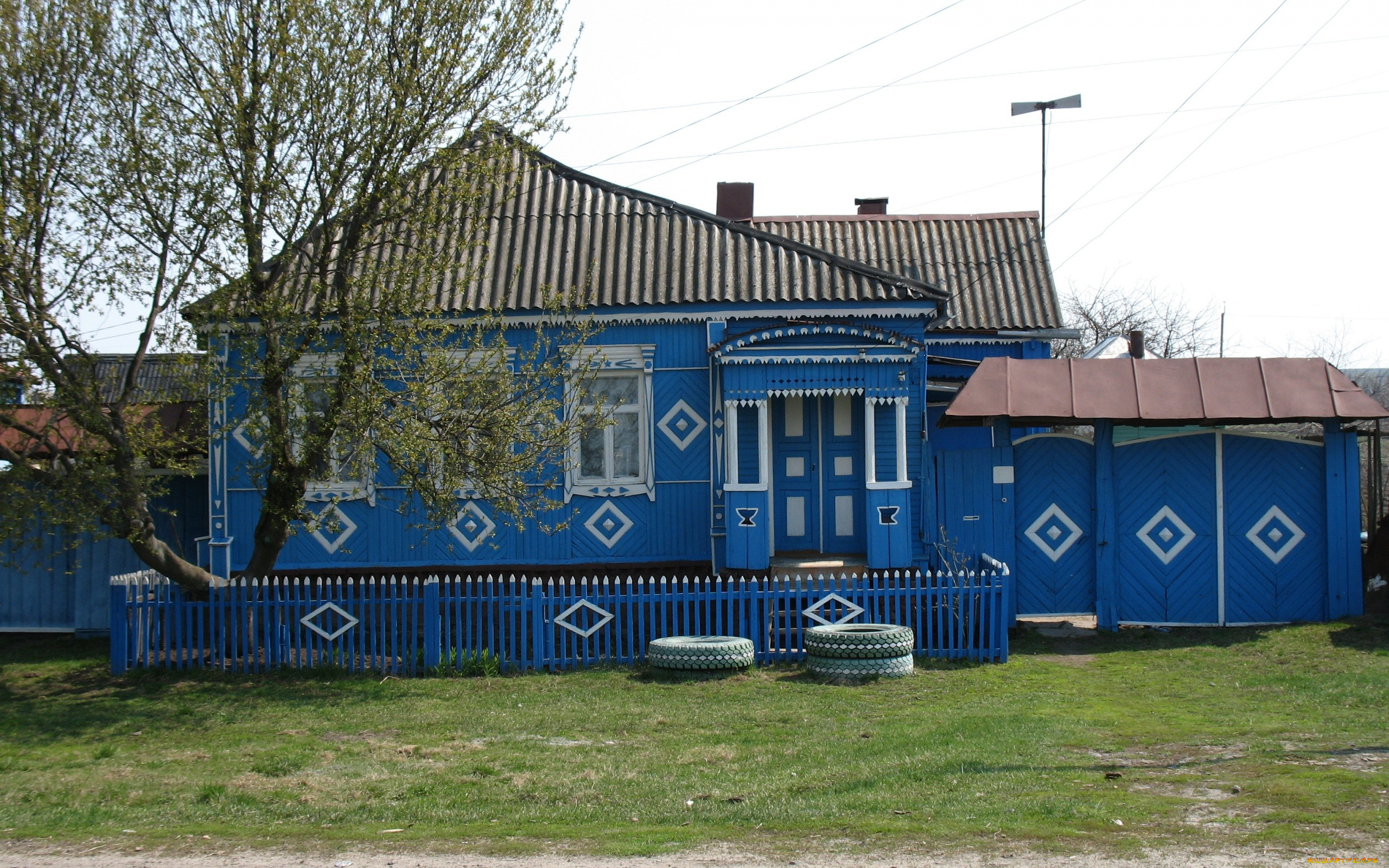 Бабушкин дом в деревне снаружи